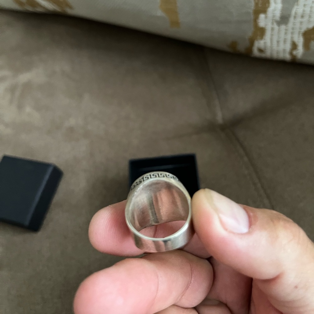 Like new Versace Greek design side Onyx top .925 Sterling Silver Italian made.๐ฎ๐น - Picture 7 of 9